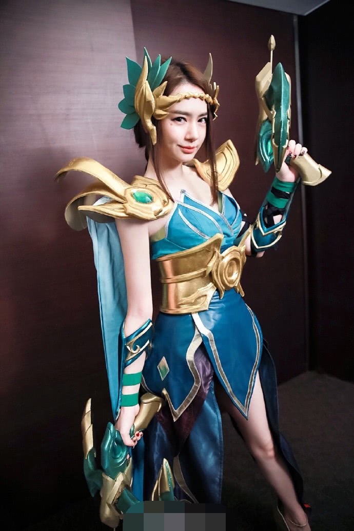 戚薇cos虞姬引网友点赞,高傲的眼神很走心