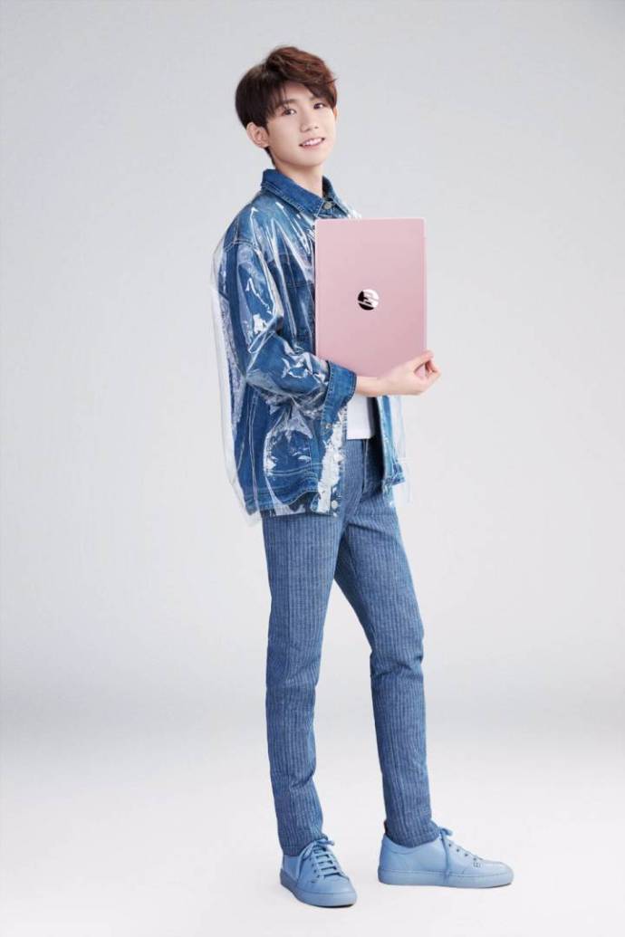 王源正式成为fila品牌代言人