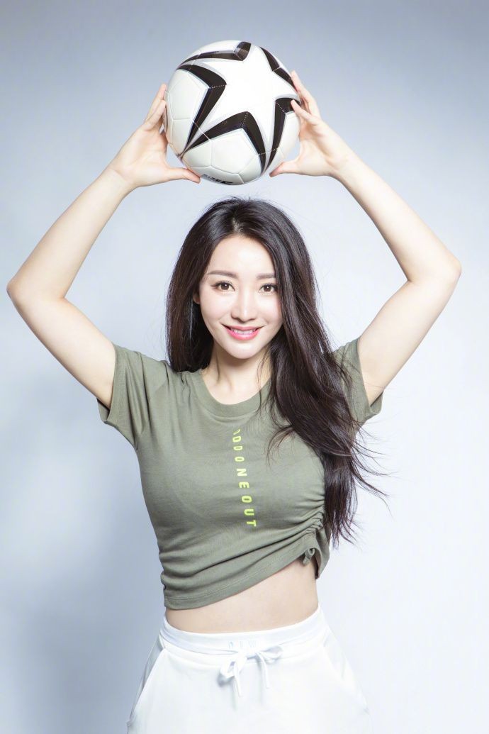 演员与歌手是她的职业,在大陆为比较出名的一位女明星