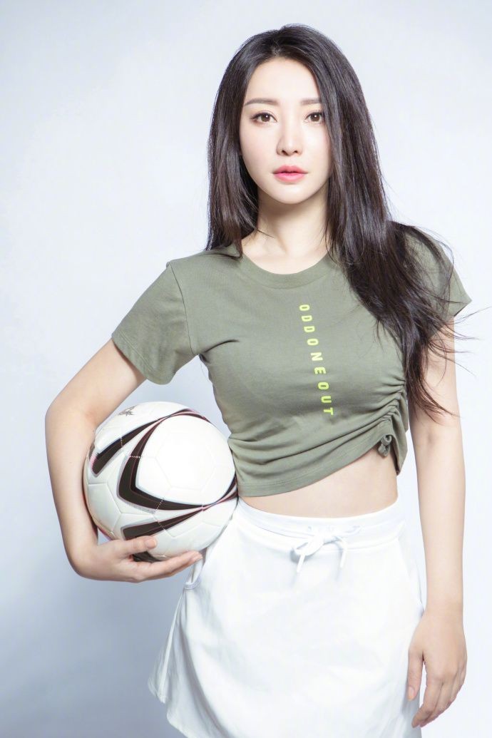 演员与歌手是她的职业,在大陆为比较出名的一位女明星