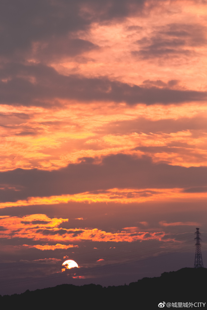 秋日无锡的黄昏,是鲜亮的橘红色