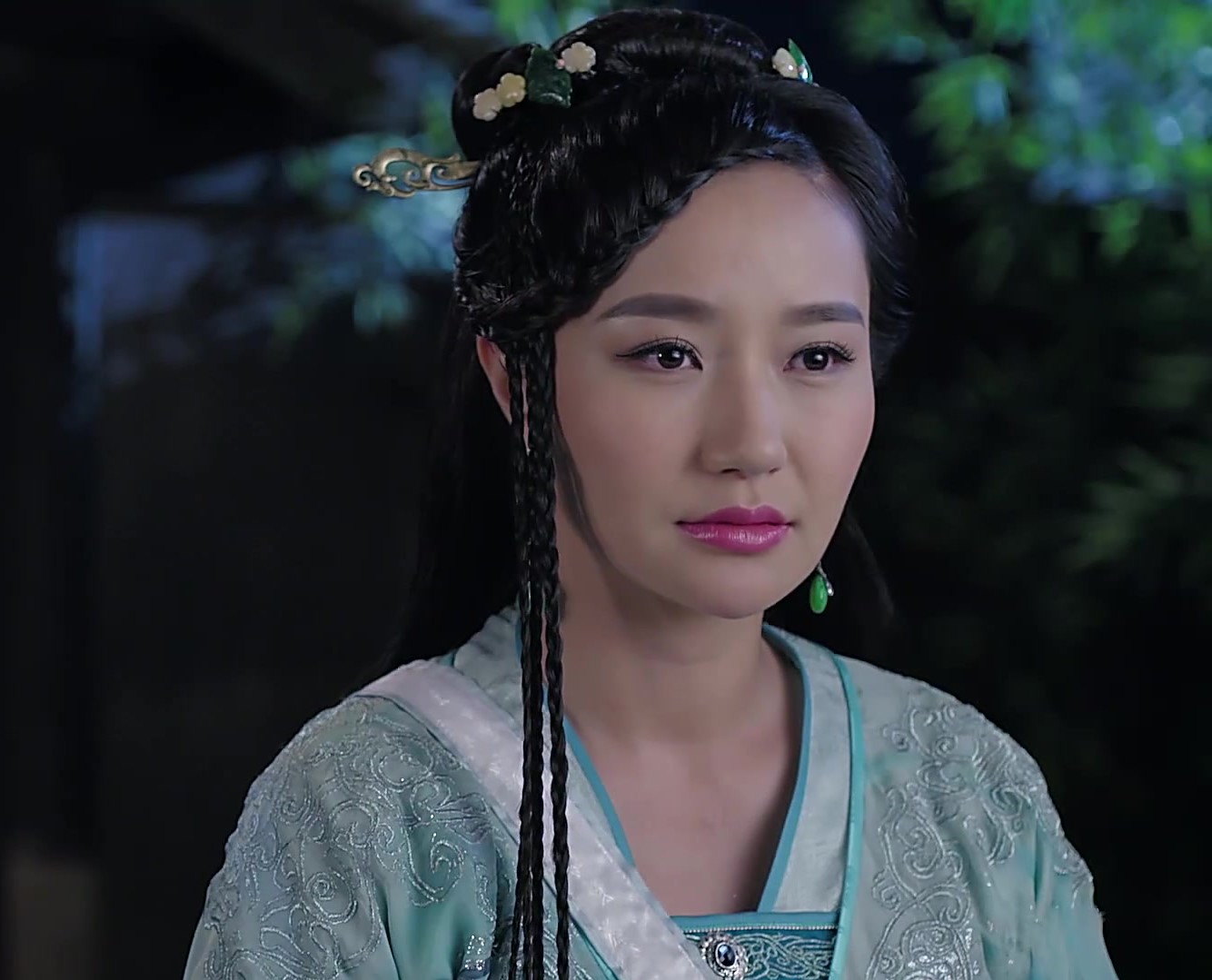 刘海编成麻花的古装女子,李冰冰腮帮鼓鼓,张檬嘟嘴少女感十足