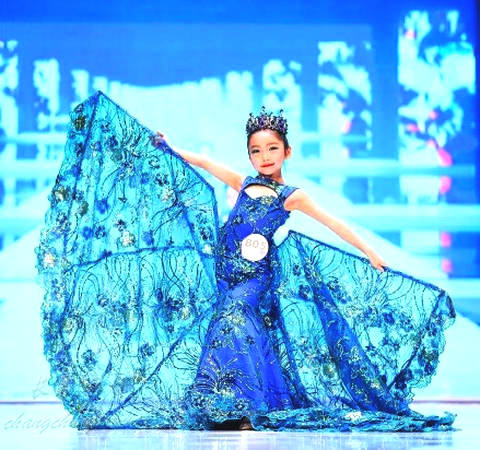 范冰冰高颜值堂妹正式出道7岁就演主角网友以后不得了