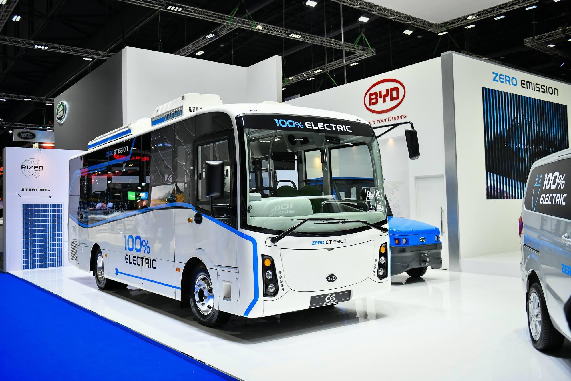 比亚迪新造型纯电动中巴亮相泰国,马来西亚生产,还将卖到新加坡