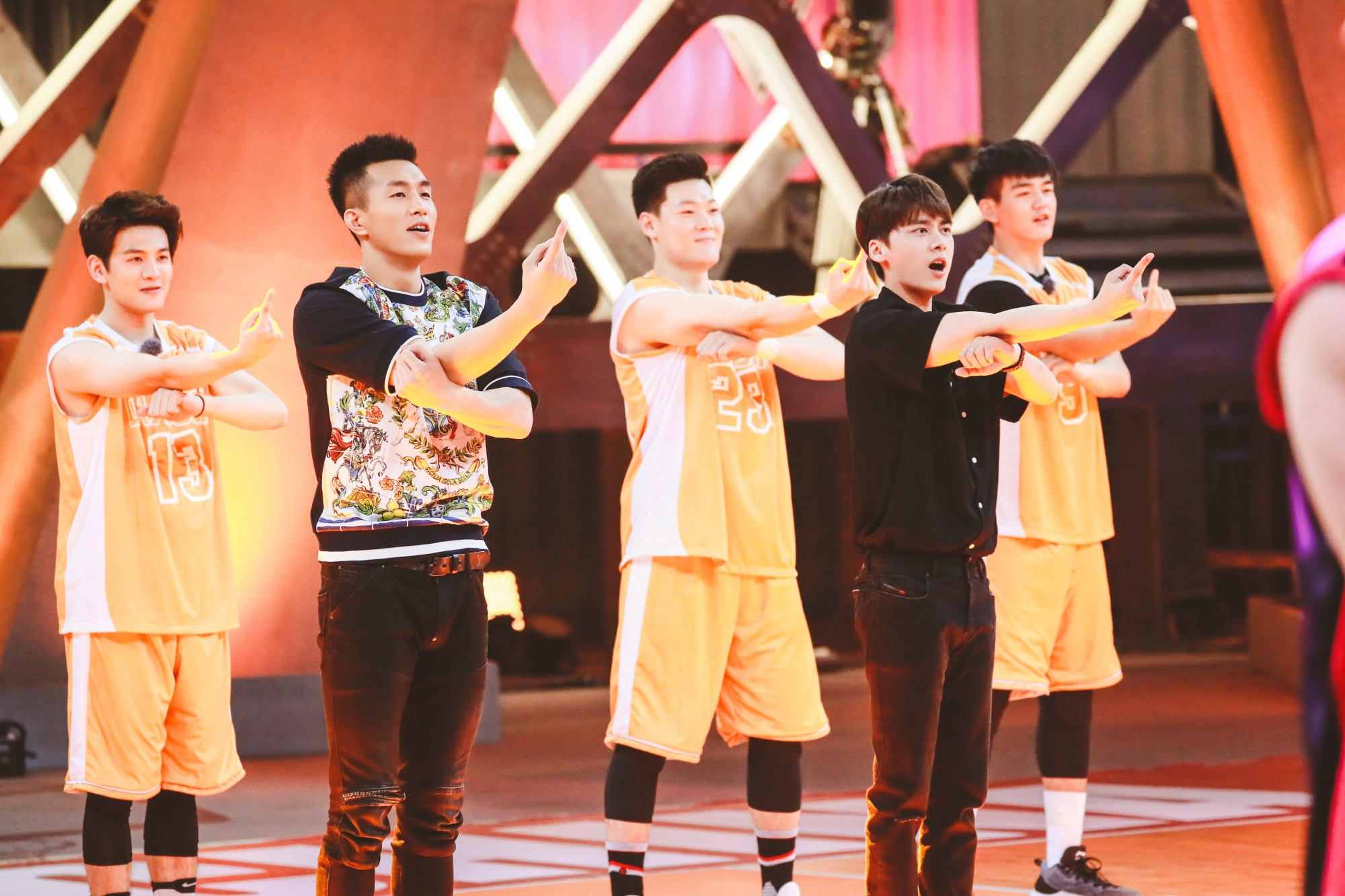 李易峰《这就是灌篮》中二满分燃爆主场 率众叫嚣"你过来啊"