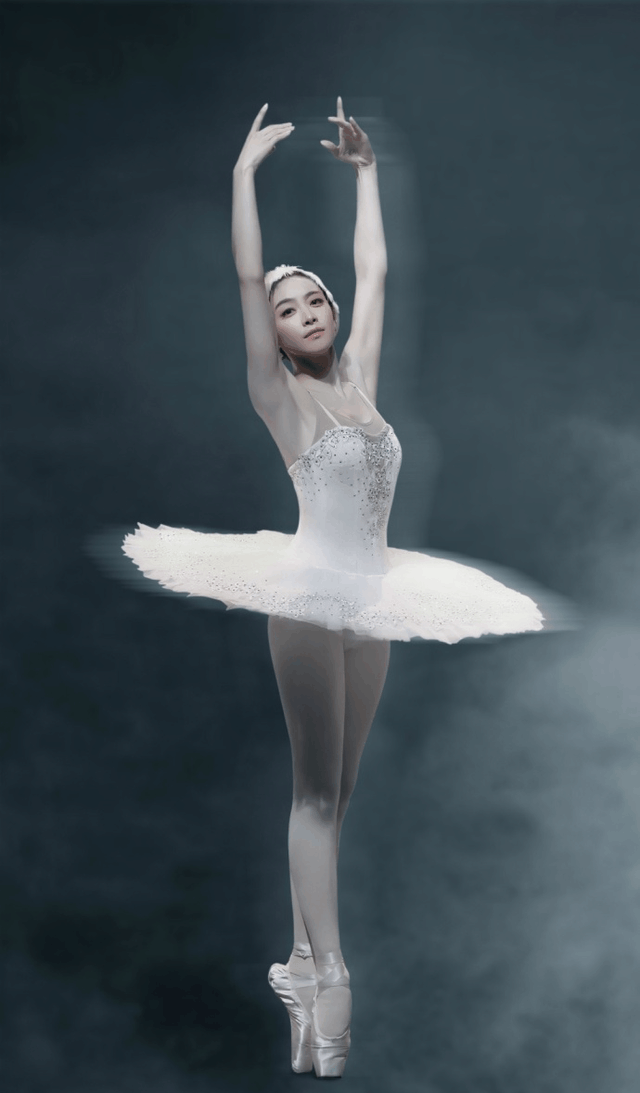 宋茜跳芭蕾舞秀大长腿, 从指尖到脚尖都很美!