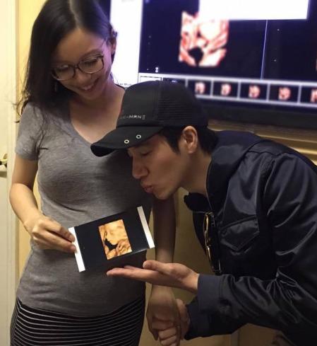 王力宏自爆妻子怀三胎 演唱会上公布孩子性别