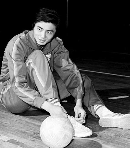 最帅男排国手,娶著名女星,儿子今成导演|汪嘉伟|男排|国手_新浪新闻