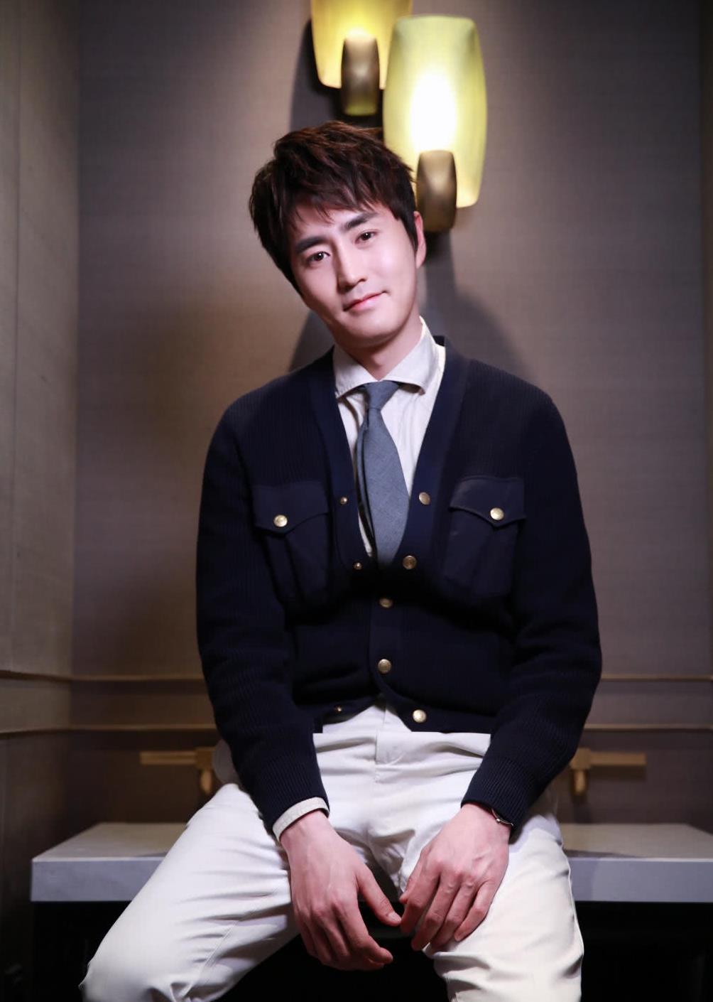 干净透亮的他与众不同,特帅气|杨玏|杨立新|男神_新浪新闻