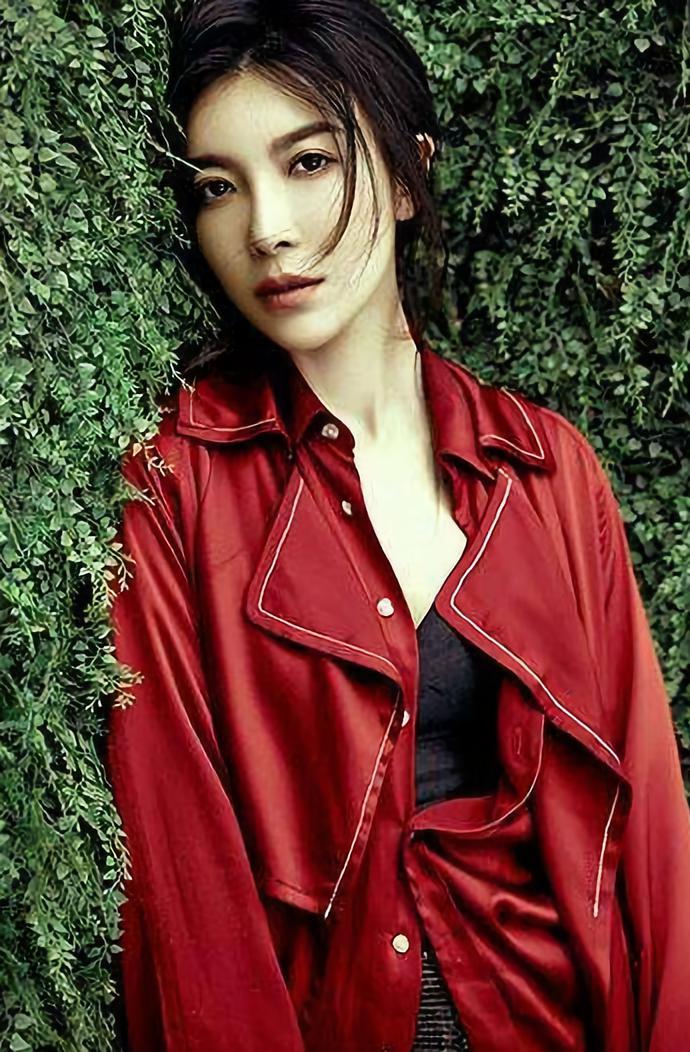 电视剧里的惊艳美妇张琰琰现实世界里竟也是这样少女般好看