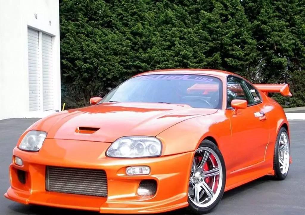 被车迷成为"牛魔王"的第四代丰田supra,是上世纪90年代最为经典的日系