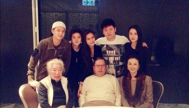 她被誉为天才童星,24岁嫁入豪门,老公出轨后离婚获4亿赡养费!