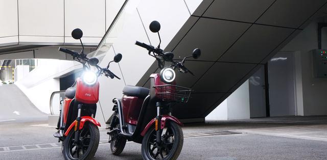 小米摩托车快来了, 雷军高调秀骑姿, 网友说这车是单身汪的福音