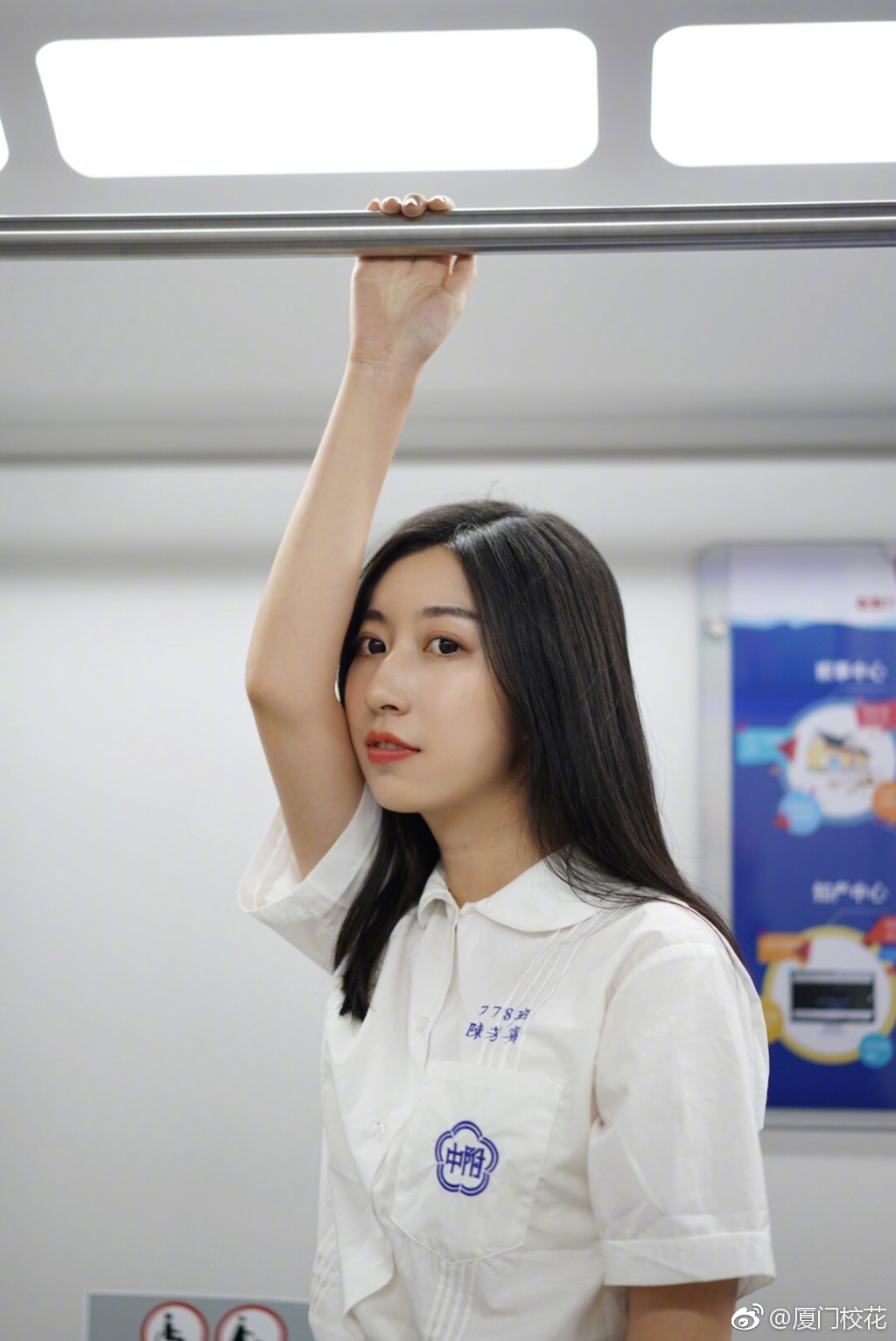 她叫芳宾,97年,就读于厦门集美大学航海学院,身高168cm