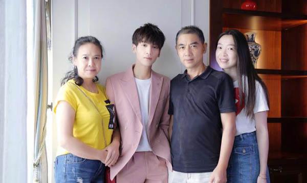 罗云熙结婚了吗?和公司签的合约不允许谈恋爱