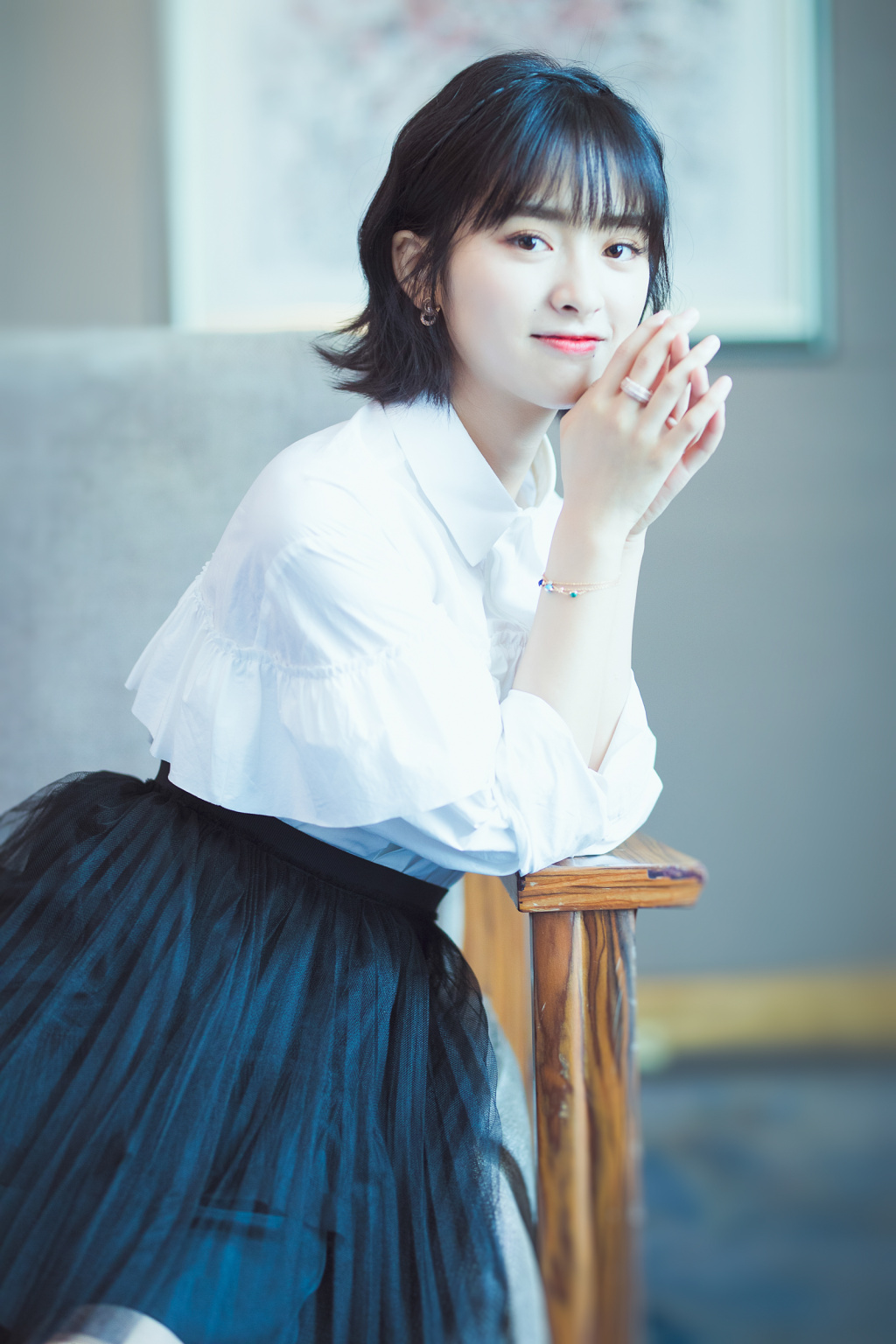 160cm的沈月逆袭了!穿短裙秀出2米大长腿,网友:谁还敢说她矮