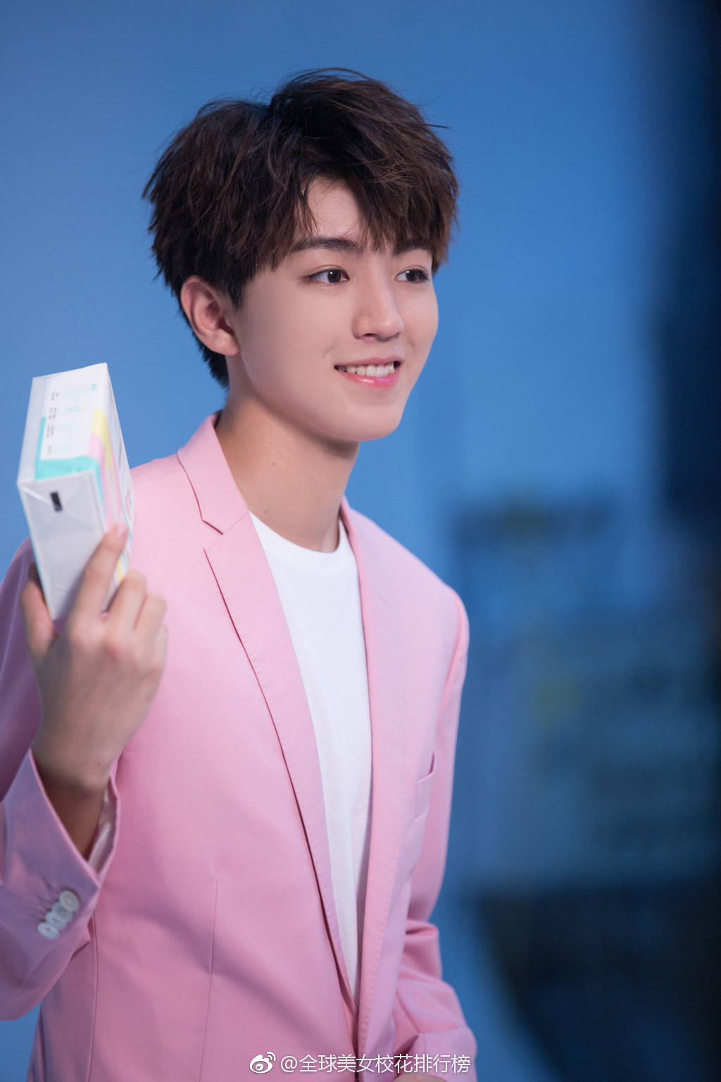 王俊凯 化身棉系少年,眼神清澈,笑容甜美,魅力十足.