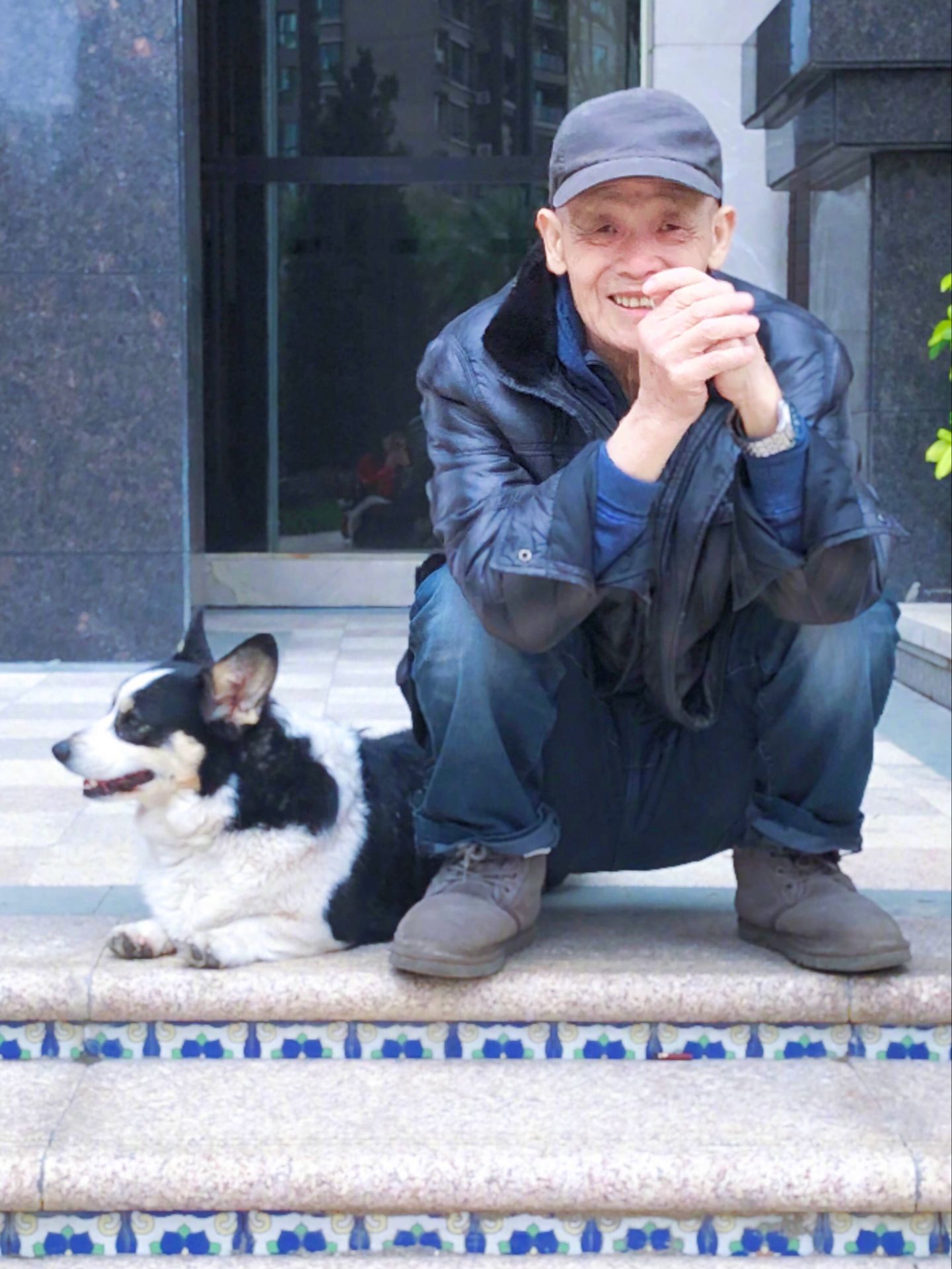 柳岩宣布父亲离世，曾做运货工养活一家人，晚年因为女儿一身名牌