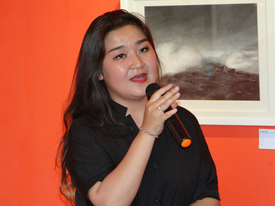 《闫蕾作品展》在恩来美术馆盛情开幕