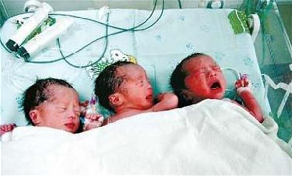 42岁产妇生下三胞胎,孩子出生后,宝妈:早知如此,不如不生|二胎|王艳|医生|产检|女儿_新浪新闻