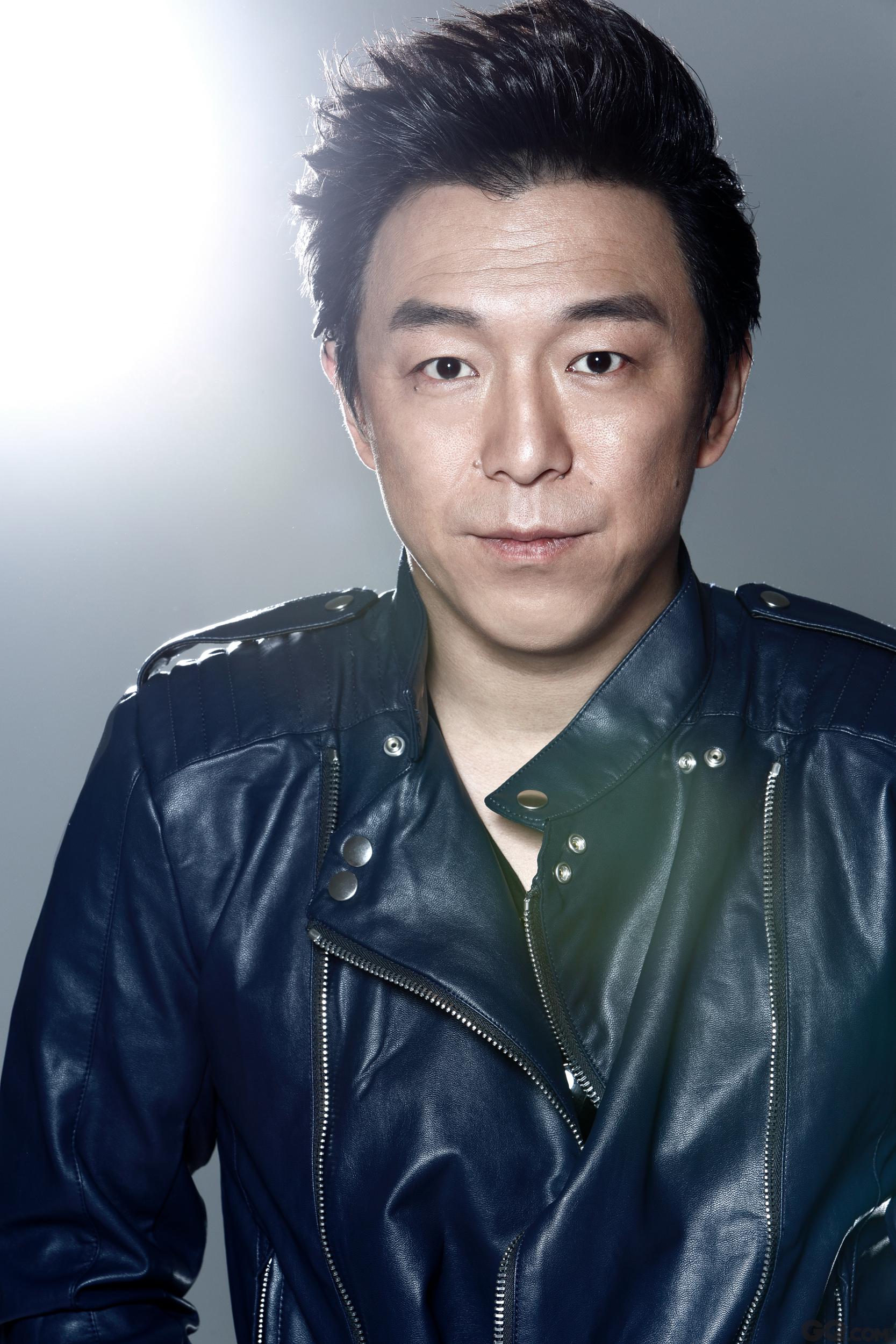 50亿影帝黄渤获赠芹菜,陈伟霆收到火锅花,而粉丝送她名牌包包!