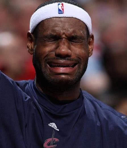 詹皇的这个哭脸怎么来的?知道事实后,网友一点都不同情詹姆斯!|骑士|