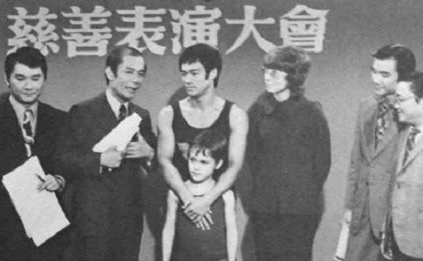 李小龙的一张珍贵合照:有他生前的"左膀右臂",包租公元华也在