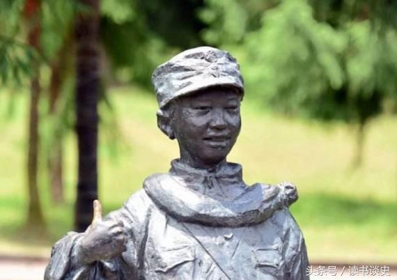 小英雄吐口唾沫说了两字