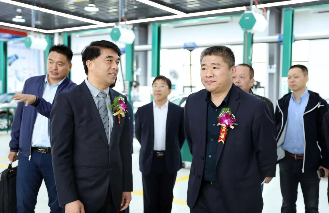 世达工具(上海)有限公司总经理魏勇在参观完万通汽车教育"创业创新