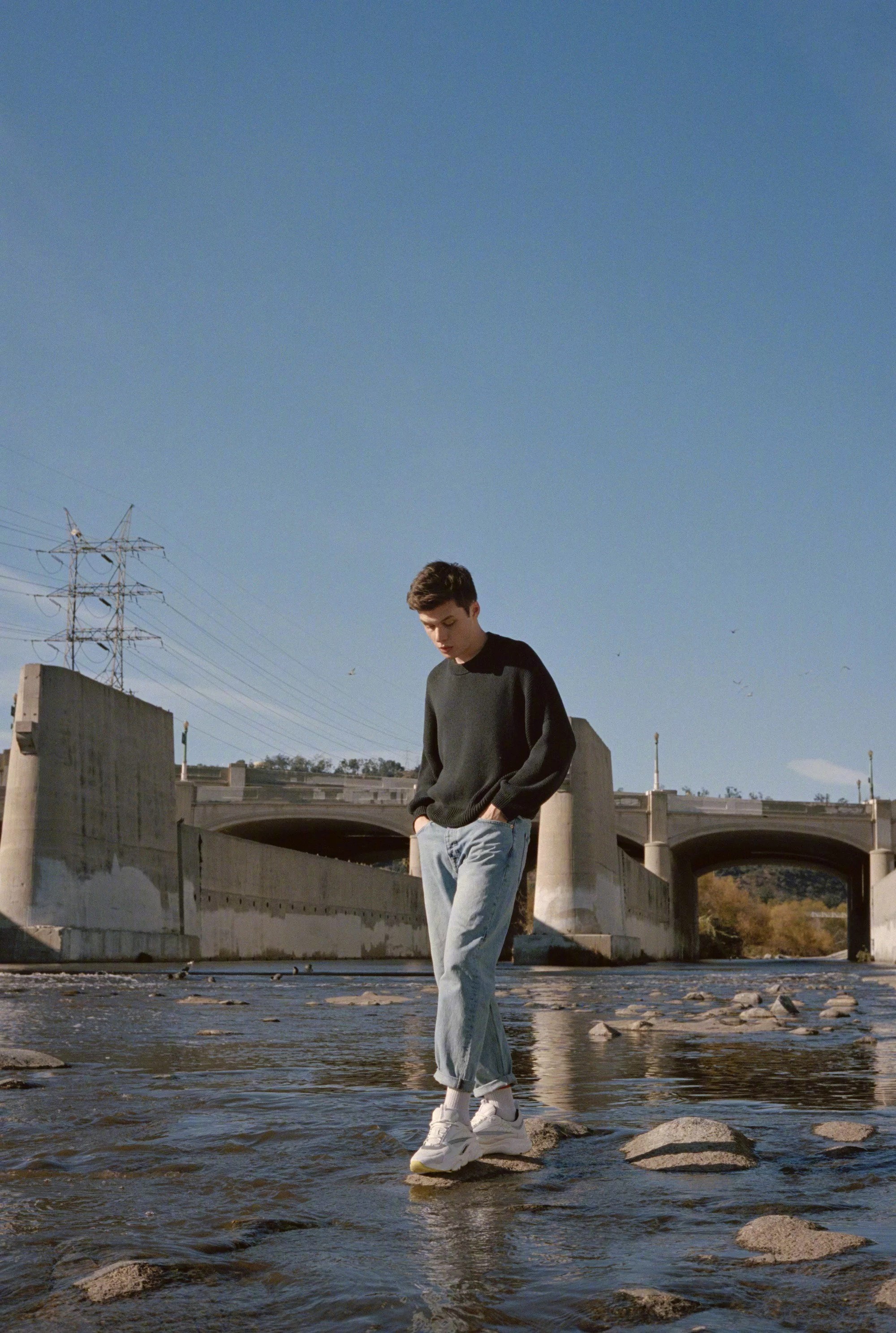 尼克·罗宾森最新《wonderland》杂志写真释出!