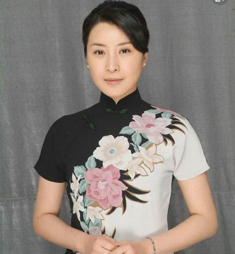 被赵本山力捧出道,曾拿奖无数,大火时为爱情淡出儿子可爱