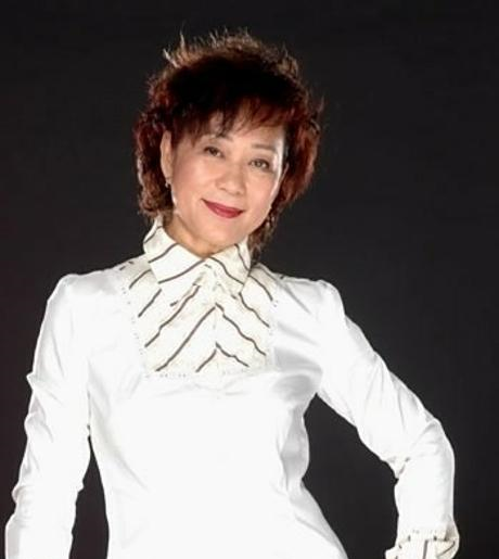 她是最经典梅超风,刘德华也十分尊敬她,今仍活跃影坛却满头白发