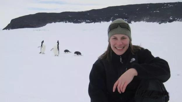 美国一女子去冰天雪地的南极当消防员以为很轻松其实并不是