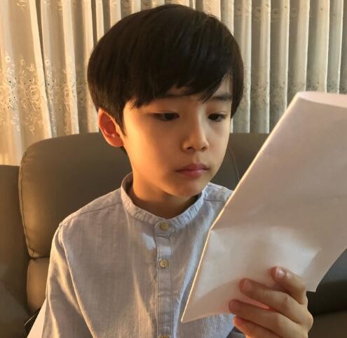 我的id是江南美人小车银优曝光只是他身边的小女孩是谁