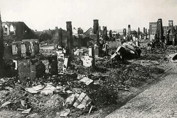 一战后德国一个面包1000亿人们烧钞票取暖纳粹不后悔发动二战