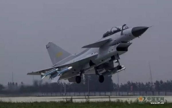 新一批歼10C战斗机列装 空军歼10数量已突破