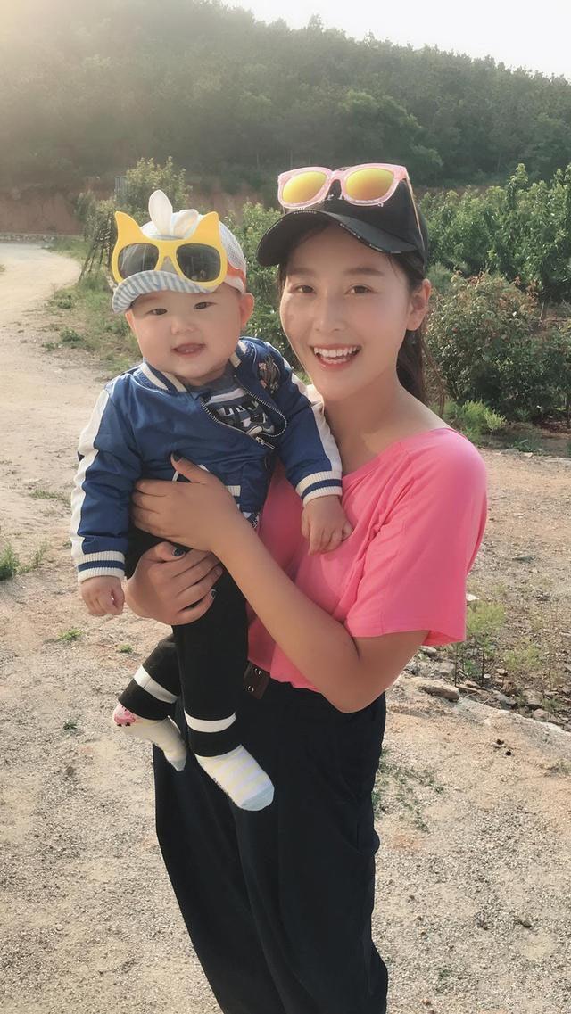 嘎子哥全家出游,妻子素颜堪比明星|谢孟伟|小兵张嘎|嘎子_新浪新闻