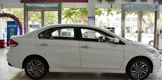 铃木启锐,采用多辐铝合金轮毂,视觉效果很好