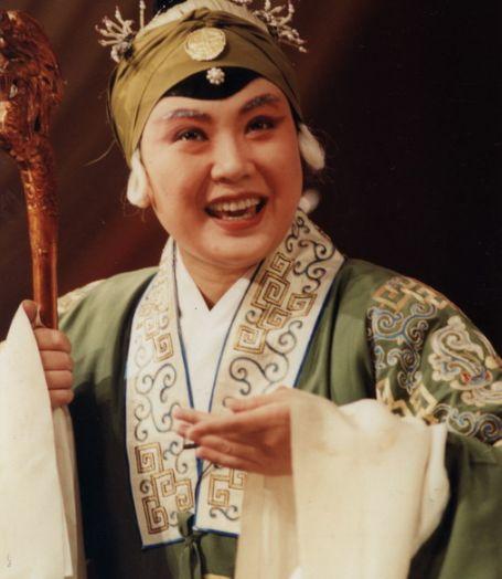 杨家将全都牺牲,绝望的佘太君在守灵时见到一乞丐,抱头痛哭