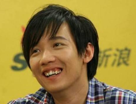 还记得一口乱牙的歌手阿牛吗?如今牙整好了,人也认不出了!