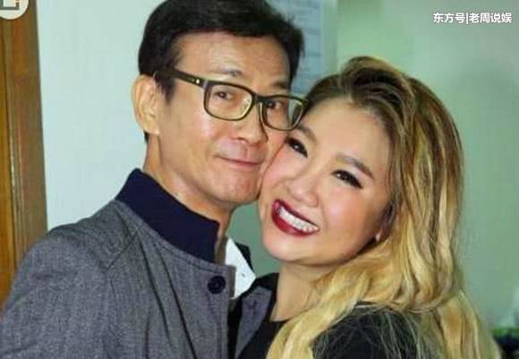 一起出演《楚留香新传》生情相恋,婚后佳耦俩育有两女,郑咏恩,郑咏曦