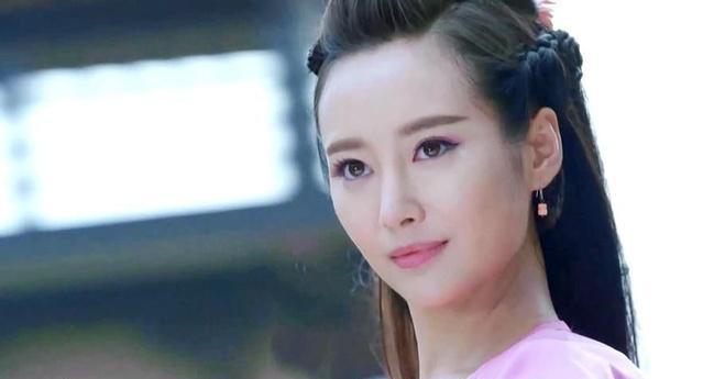 霓漫天—《花千骨》:蓬莱岛主霓千丈的千金,性格骄傲,自小学习仙术