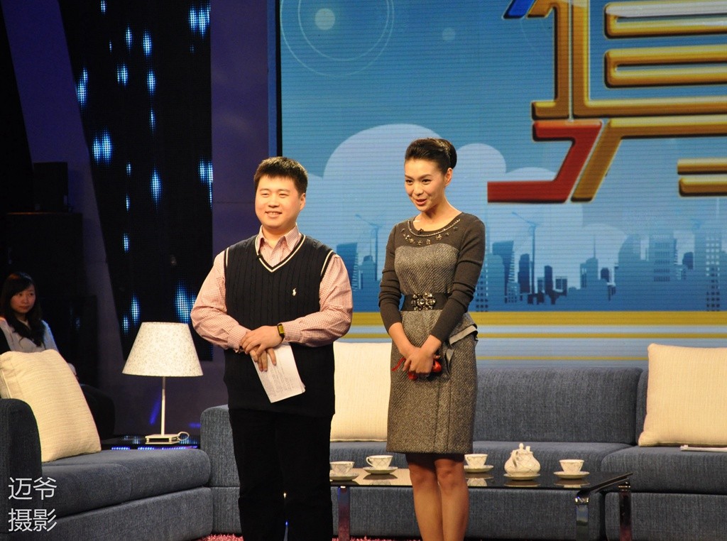 当年栗坤和李然主持《身边》栏目北京电视台著名节目主持人,当家花旦