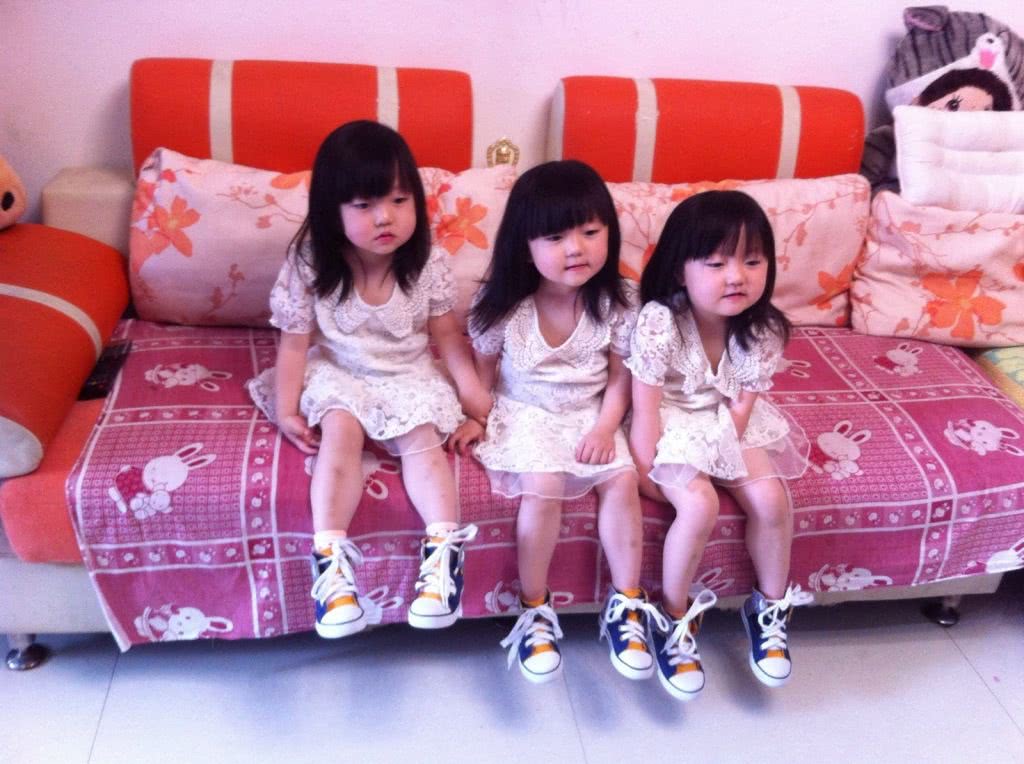 我当时怀的是三胞胎,老公婆婆都十分小心的照顾我,奇怪的是产检的时候