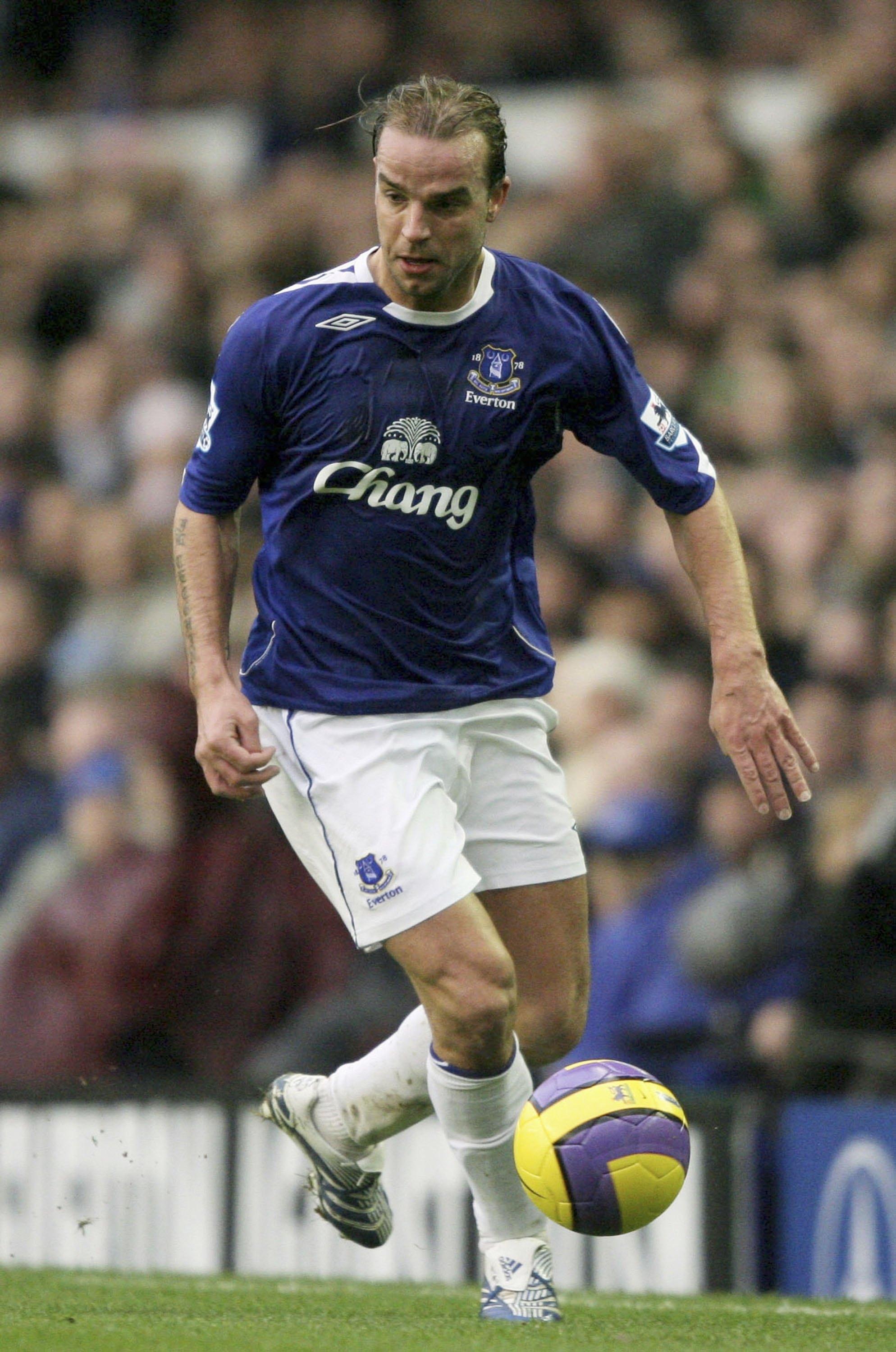 堕落的天才球员系列里也少不了范德梅德(andy van der meyde)