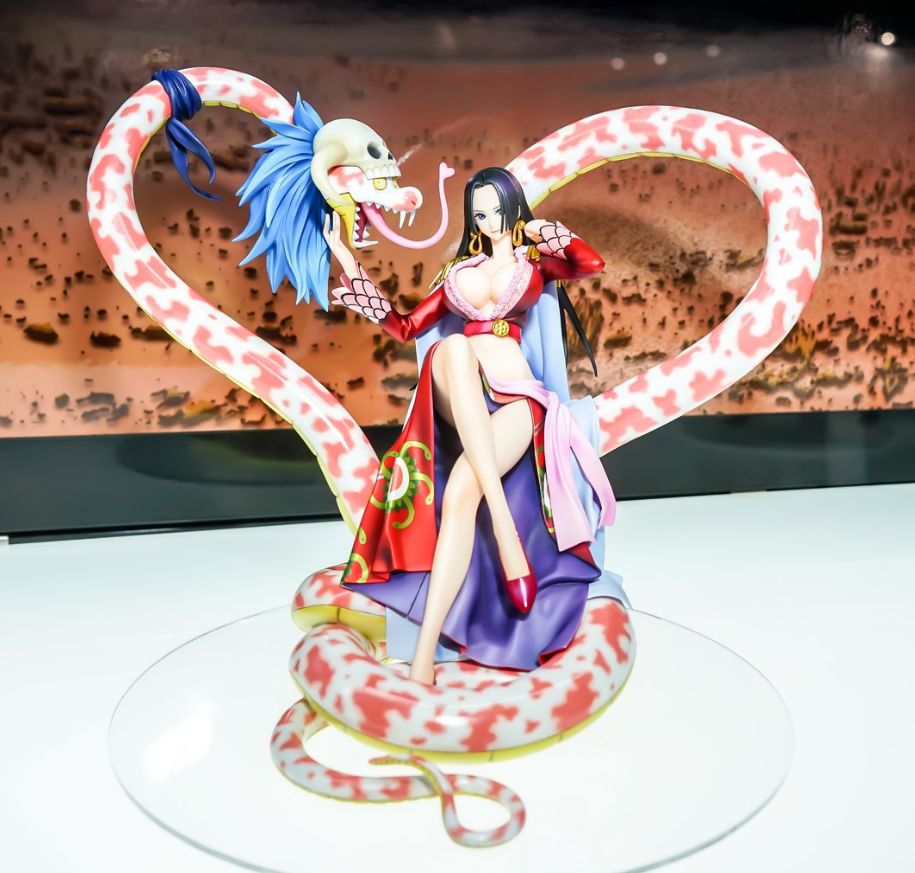 《海贼王》女帝新手办发布:一如既往的女王姿态,吃土也要买!