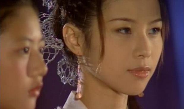 倚天屠龙记中的黄杉女,不是杨过和小龙女的后代,疑似跟郭襄有关