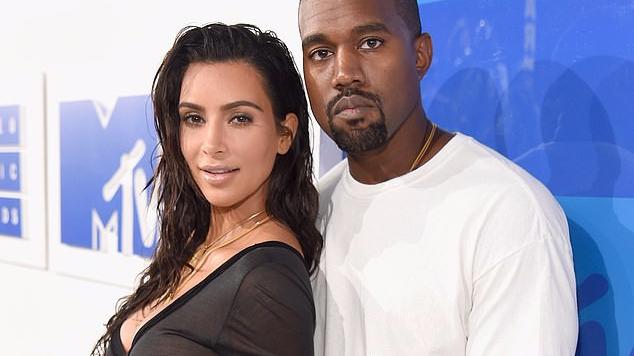 金·卡戴珊和老公坎耶·维斯特出席mtv音乐大奖红毯