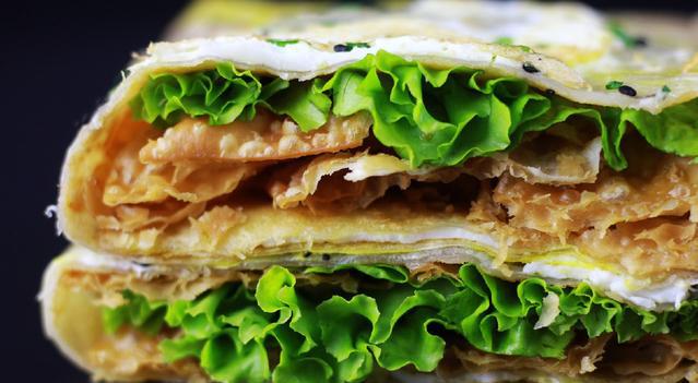 天津大饼卷一切,酸甜苦辣麻酥脆,卷了个人口味,也卷了人生百味