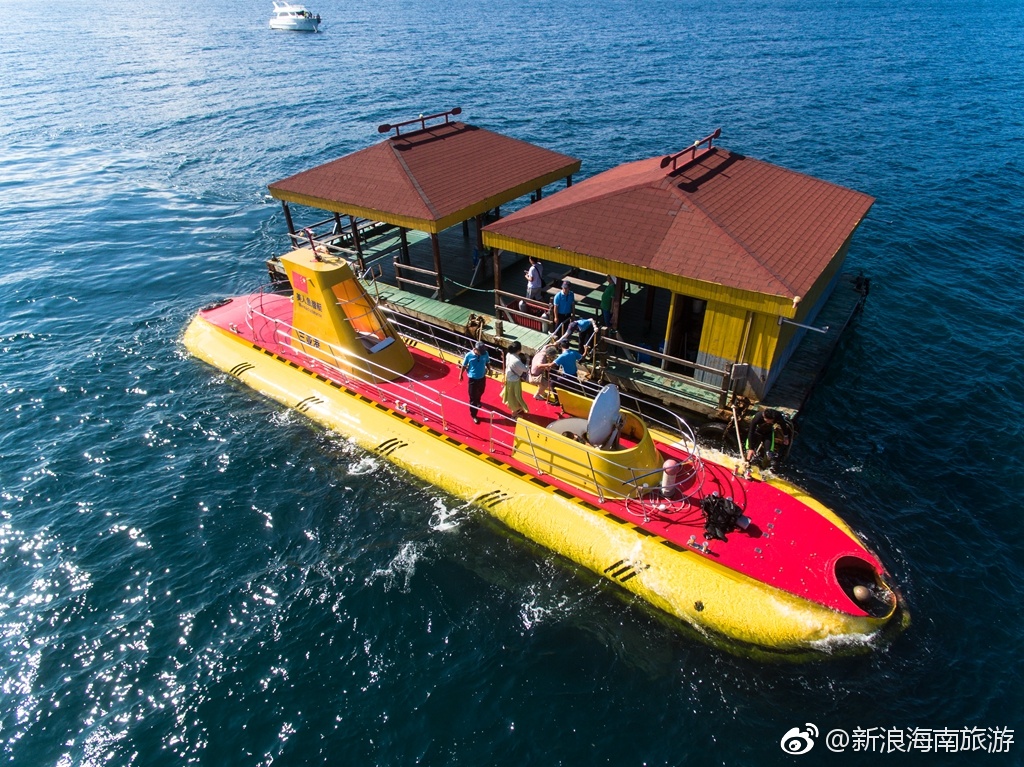 感受一下全球只有 8 艘,全中国就只有这一艘的海底观光潜水艇